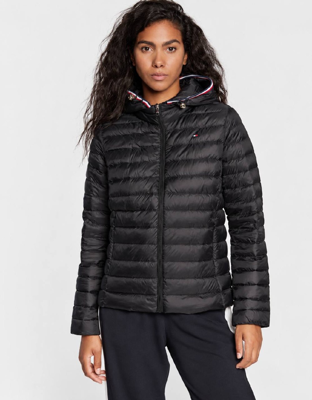 Tommy Hilfiger Жіноча куртка Tommy Hilfiger з капюшоном