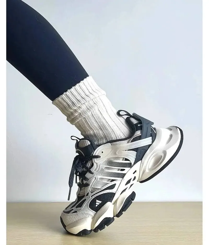 Adidas Кросівки унісекс Adidas Vento Xlg Runner Deluxe White залишки розмірів