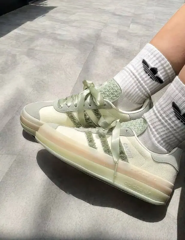 Adidas Жіночі кросівки Adidas Gazelle Bold