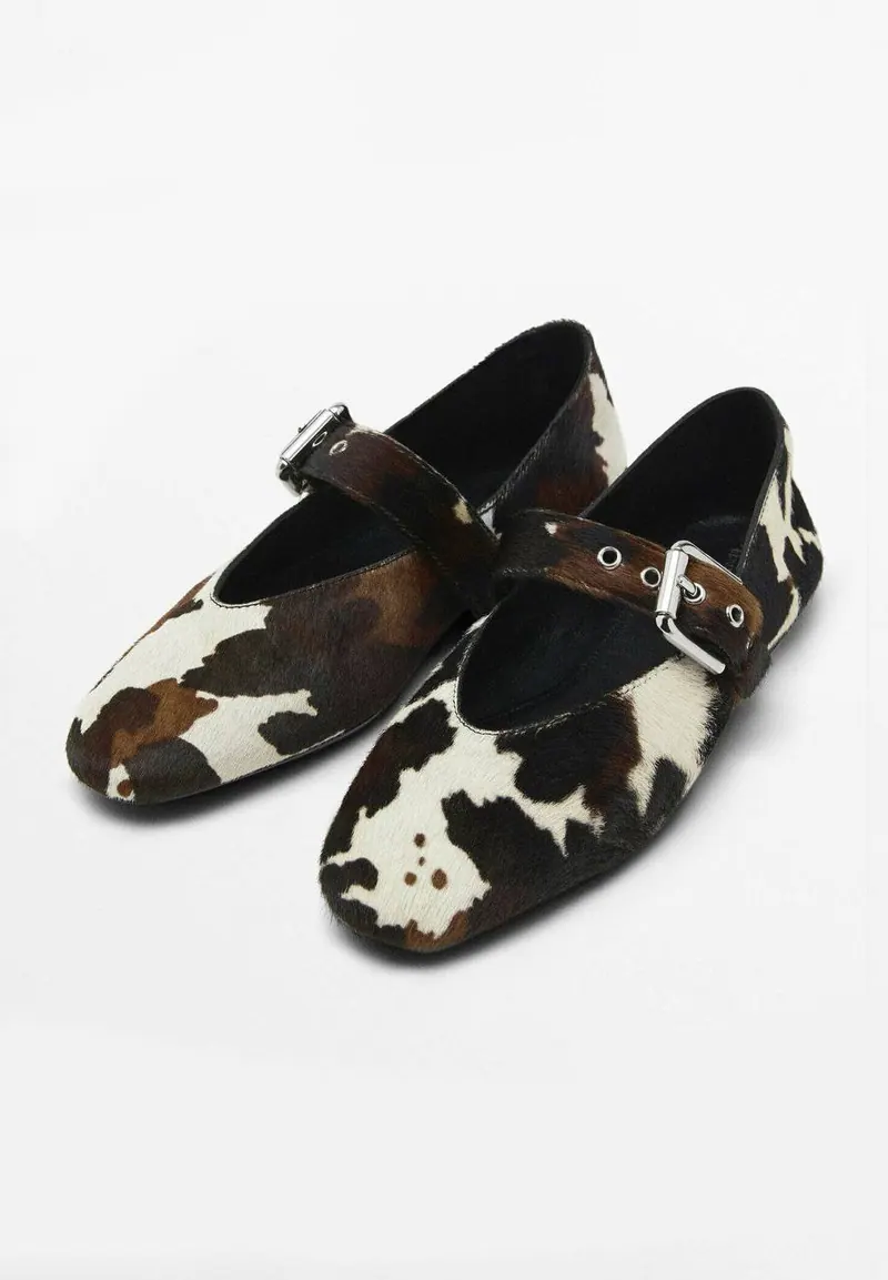Massimo Dutti Балетки Massimo Dutti Mary Jane з натуральним ворсом Cow Print