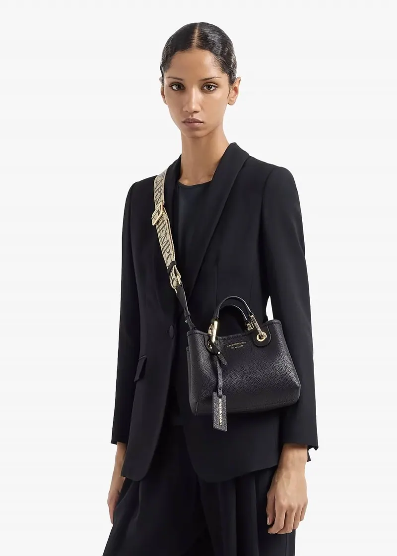 Armani Стильна сумка Emporio Armani